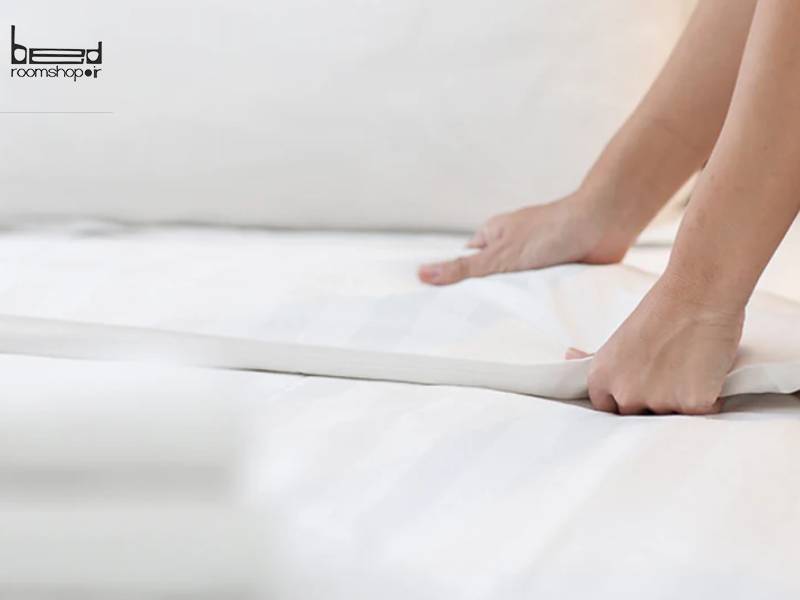 پاک کردن لکه های آرایشی از سرویس ملحفه